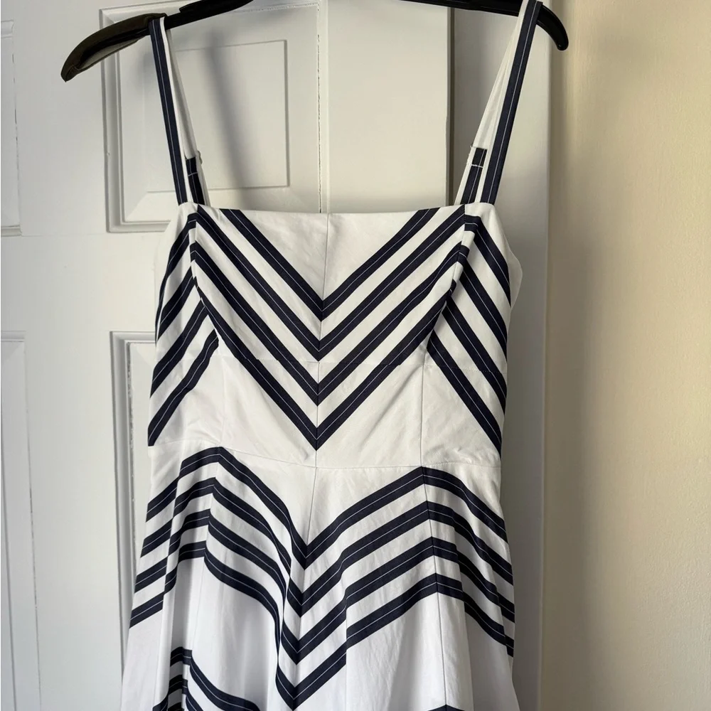 Hill House Home Coastal Margot Dress Size Small White Navy Chevron Midi - Picture 4 of 8